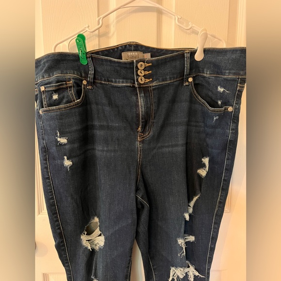 Like New Torrid Super Soft Distressed Jeggings size 22R - Picture 4 of 5